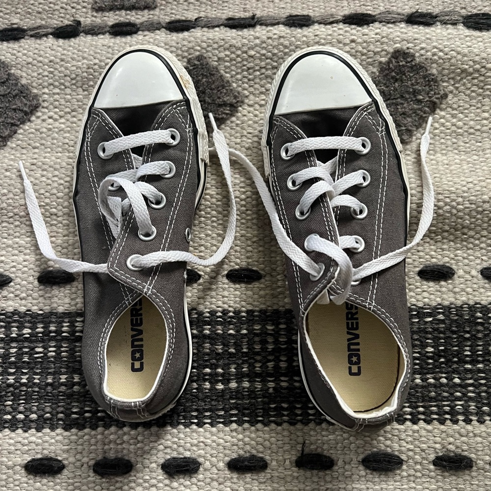 CONVERSE size 4 women’s